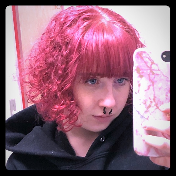 Meet your Posher, Jenn 🌸 - Picture 1 of 9